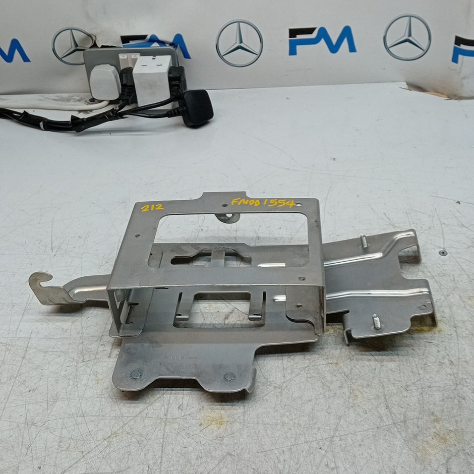 MERCEDES BENZ E-CLASS W212  2014-2021  RADIO TUNER BOX  A2125456140 FM001554