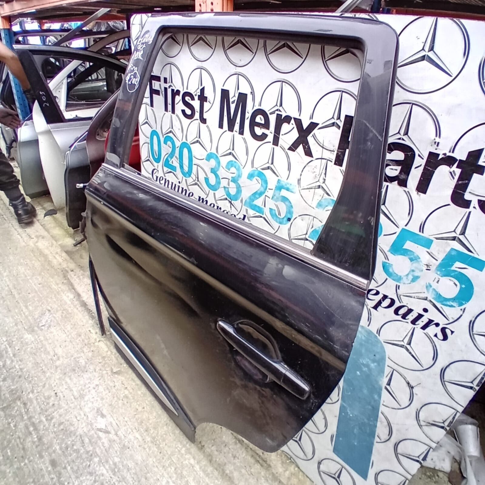 MITSUBISHI OUTLANDER PASSENGER SIDE REAR DOOR ( NEAR SIDE REAR )