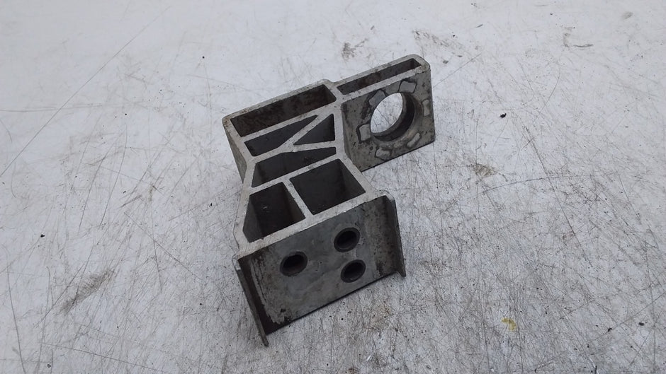 MERCEDES BENZ  E-CLASS W213 RADIATOR MOUNTING BRACKET  FMR405