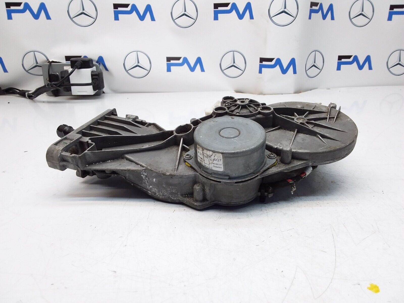 Mercedes C-CLASS W205 TAILGATE BOOT LIFT MOTOR FM00594 A2059000500 A2137605600