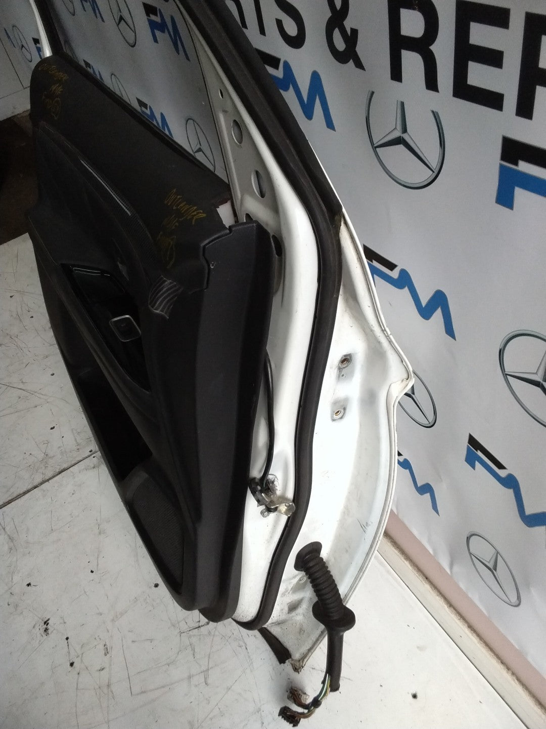 MITSUBISHI OUTLANDER PASSENGER SIDE FRONT DOOR N/S/F COMPLETE WHITE FMD57