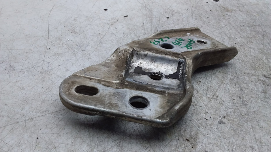 MERCEDES  C-CLASS W205 FRONT LEFT SUBFRAME MOUNTING BRACKET A2053230140 FMR428
