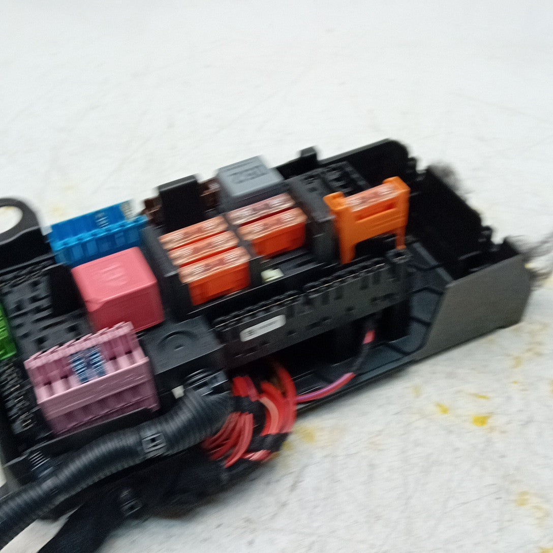MERCEDES BENZ  E-CLASS  W213 FUSE RELAY JUNCTION BOX 2016  FM001318