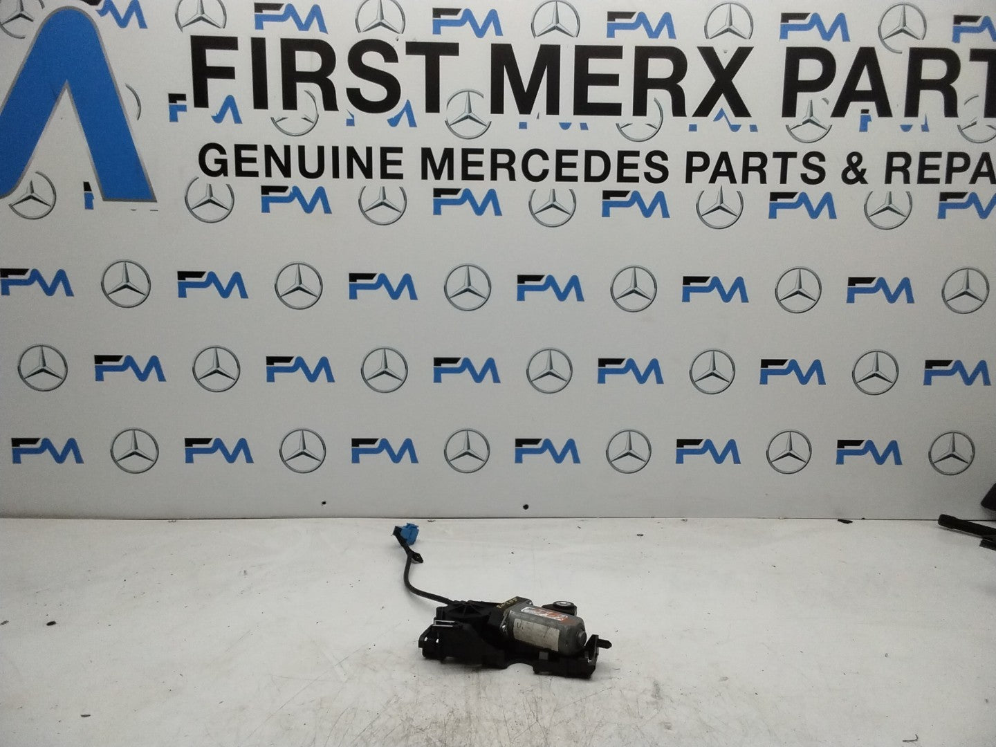  MERCEDES E-CLASS W238 FRONT NEAR SIDE SEAT BELT RETRACTOR A2058600182 FMR115