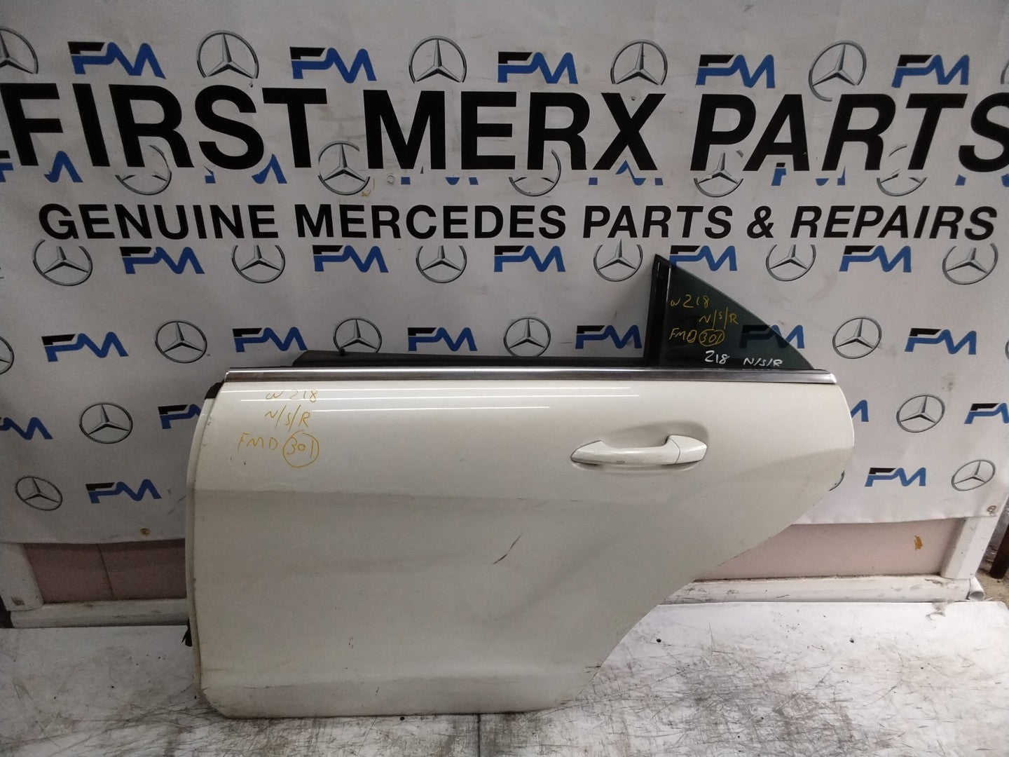 MERCEDES CLS W218  COUPE PASSENGER REAR DOOR NSR WHITE 2011-17 COMPLETE FMD301