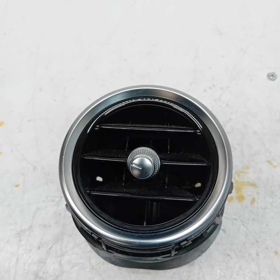 MERCEDES C-CLASS W205 DASHBOARD AIR VENT A2058301100 FM001185