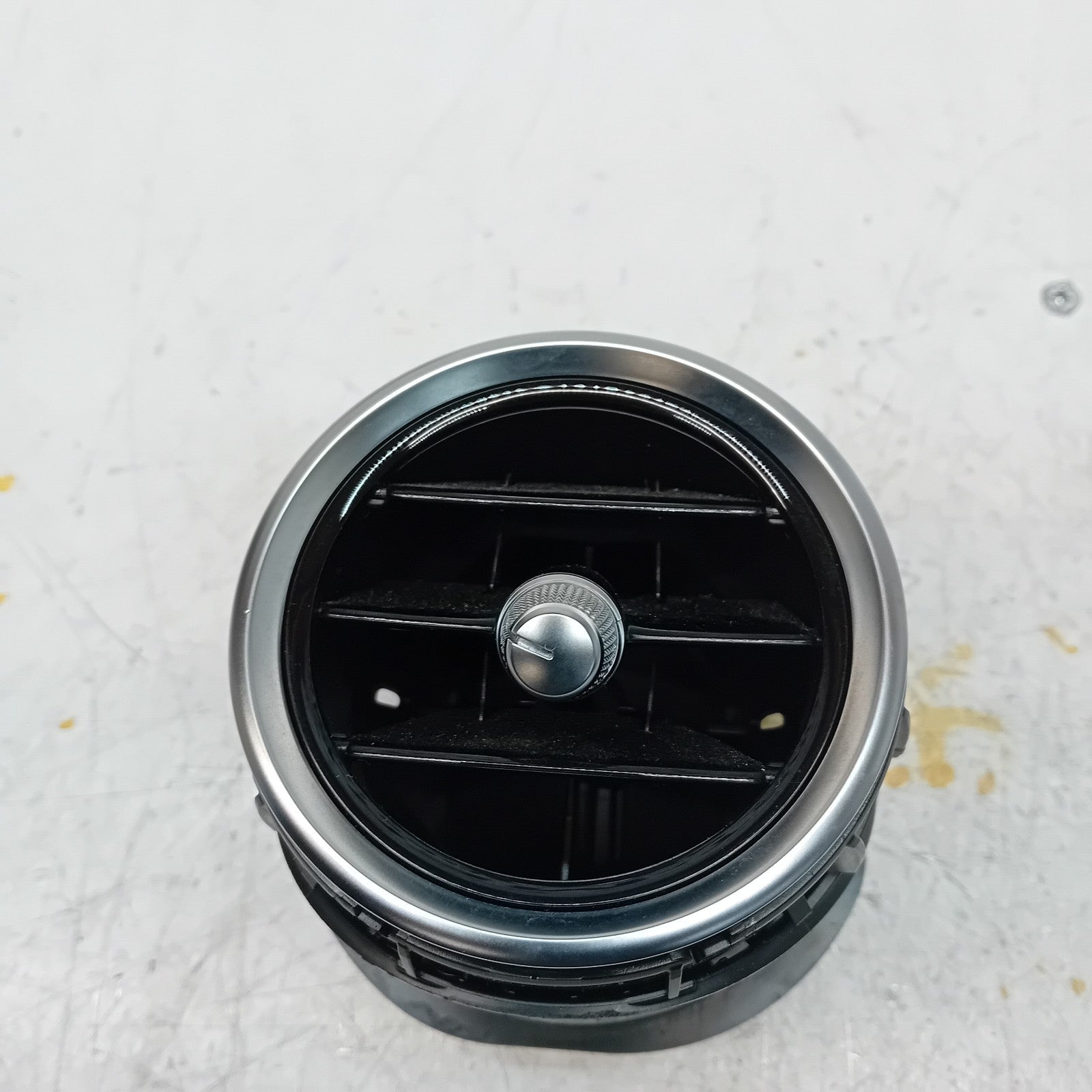 MERCEDES C-CLASS W205 DASHBOARD AIR VENT A2058301100 FM001185