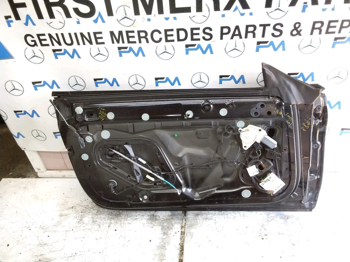 MERCEDES BENZ  C-CLS W205  PASSENGER FRONT DOOR NSF BLACK 2014-21  FMD601