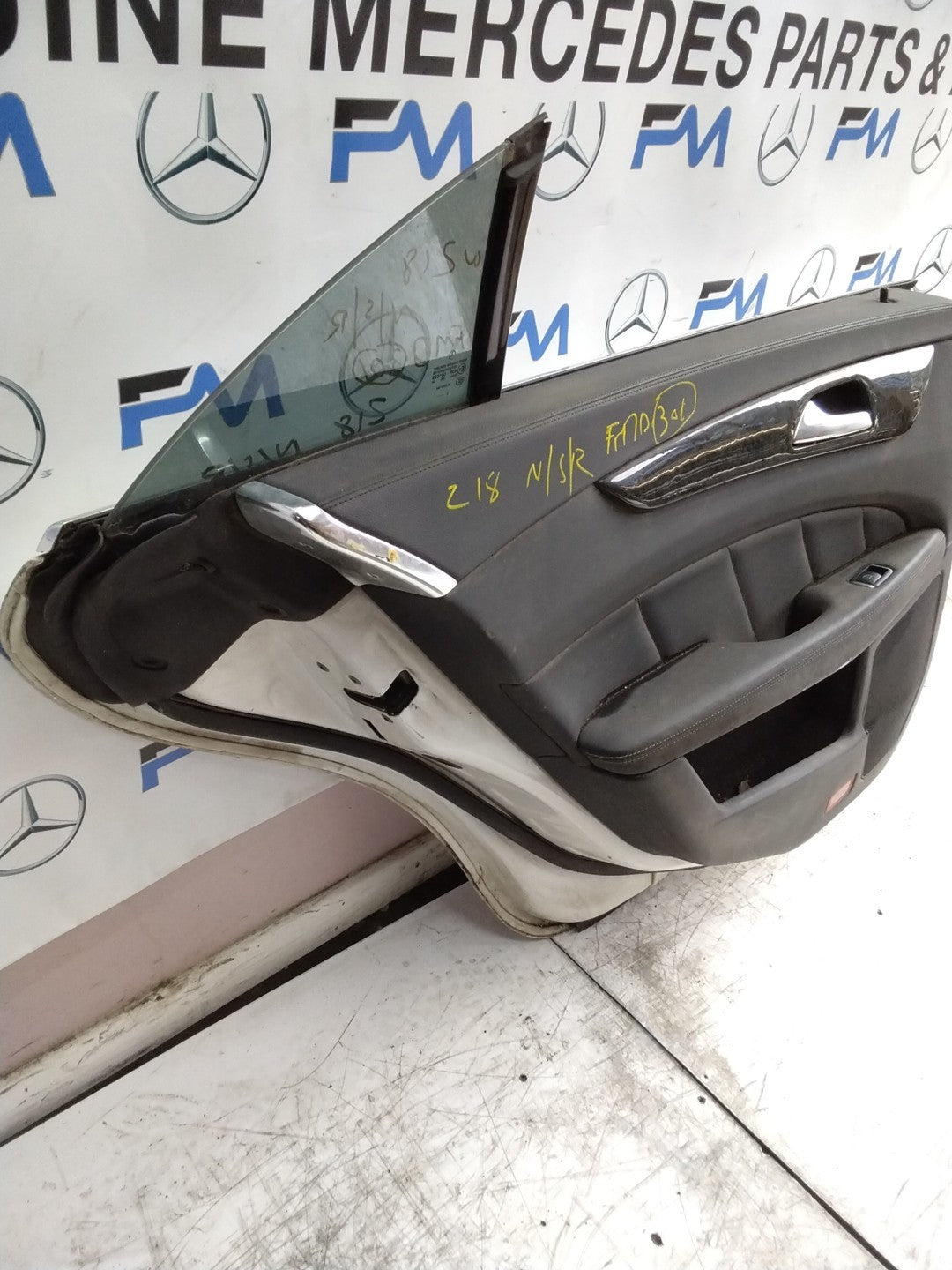MERCEDES CLS W218  COUPE PASSENGER REAR DOOR NSR WHITE 2011-17 COMPLETE FMD301