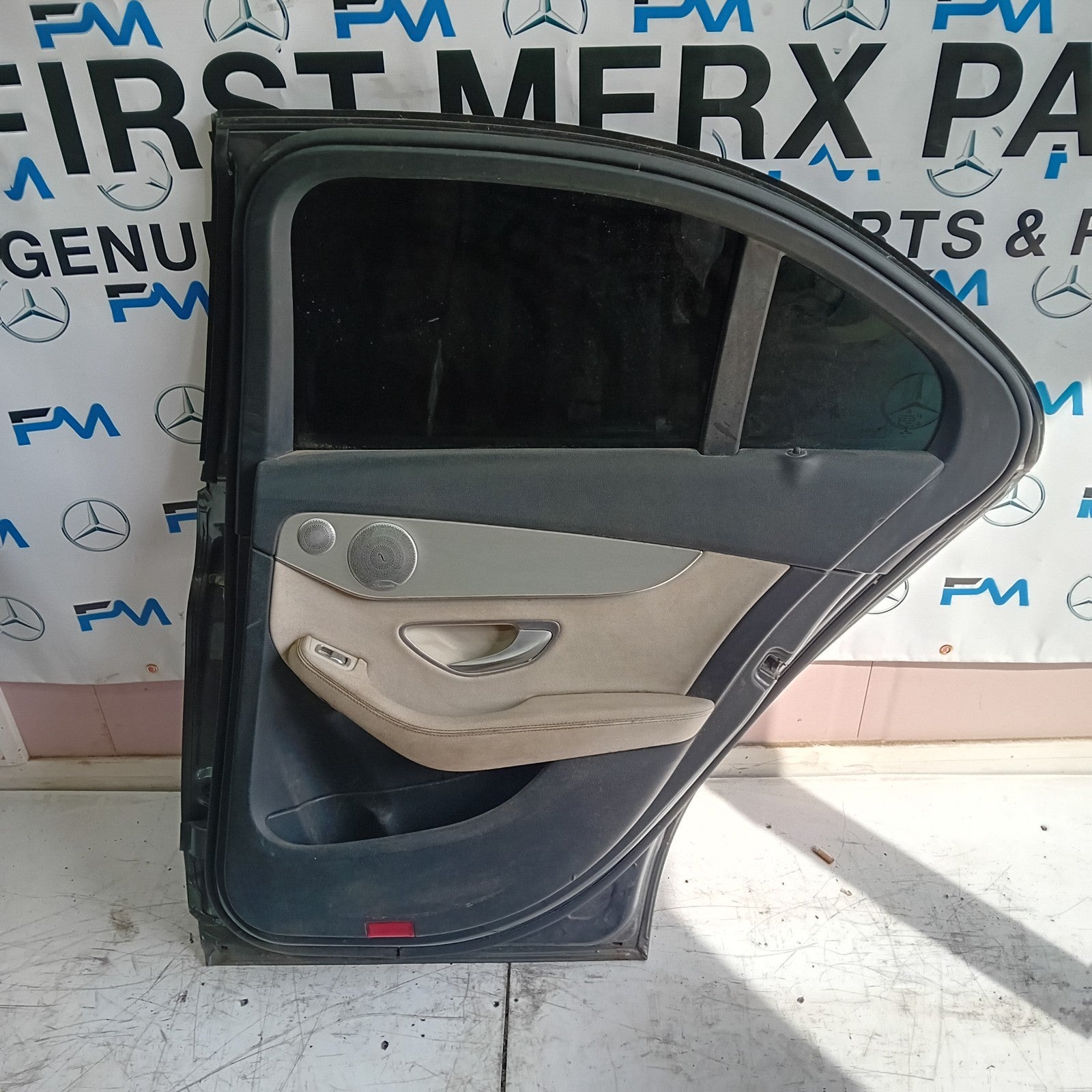 MERCEDES BENZ  C-CLASS W2O5 DRIVER SIDE REAR DOOR O/S/R COMPLETE GREY FMD108