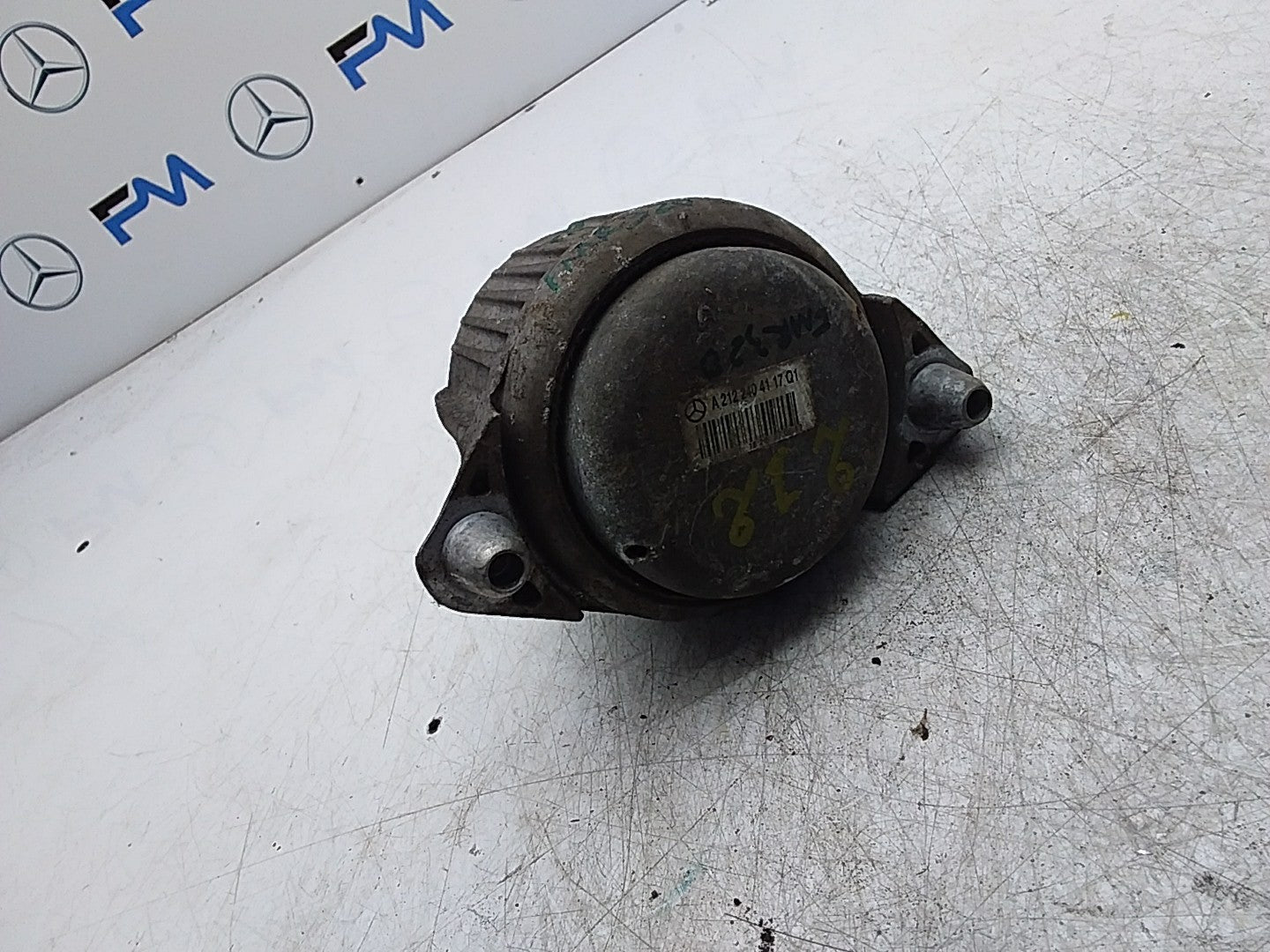 MERCEDES BENZ  E-CLASS W212  ENGINE MOUNT LEFT NS A2122404117 FMR320