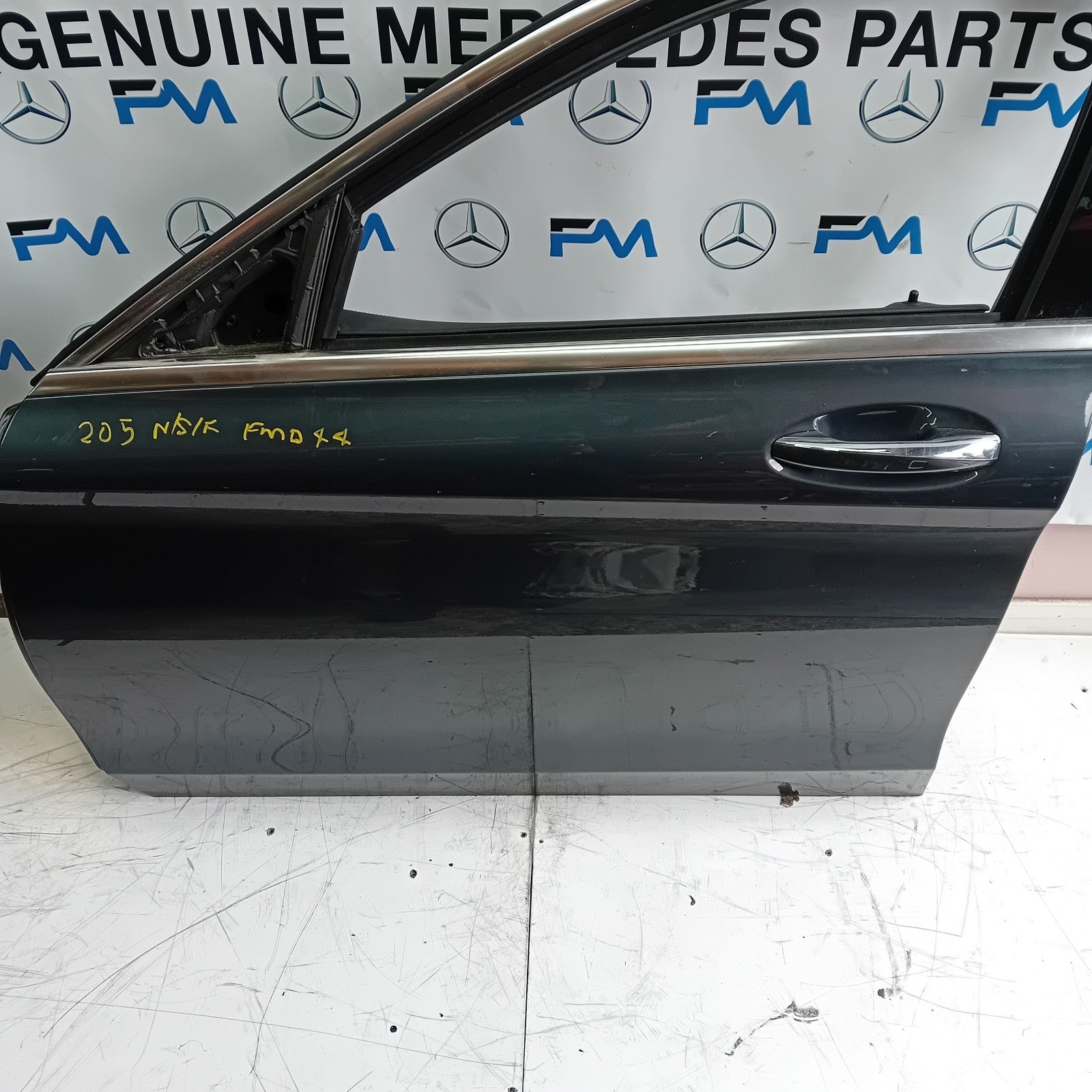 MERCEDES BENZ C-CLASS W205 PASSENGER SIDE FRONT DOOR N/S/F COMPLETE FMD44