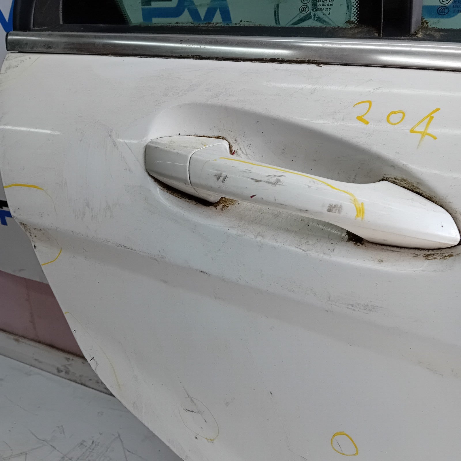 MERCEDES C-CLASS W204 SLN DRIVER REAR DOOR OSR WHITE COMPLETE 2009-2014 FMD436