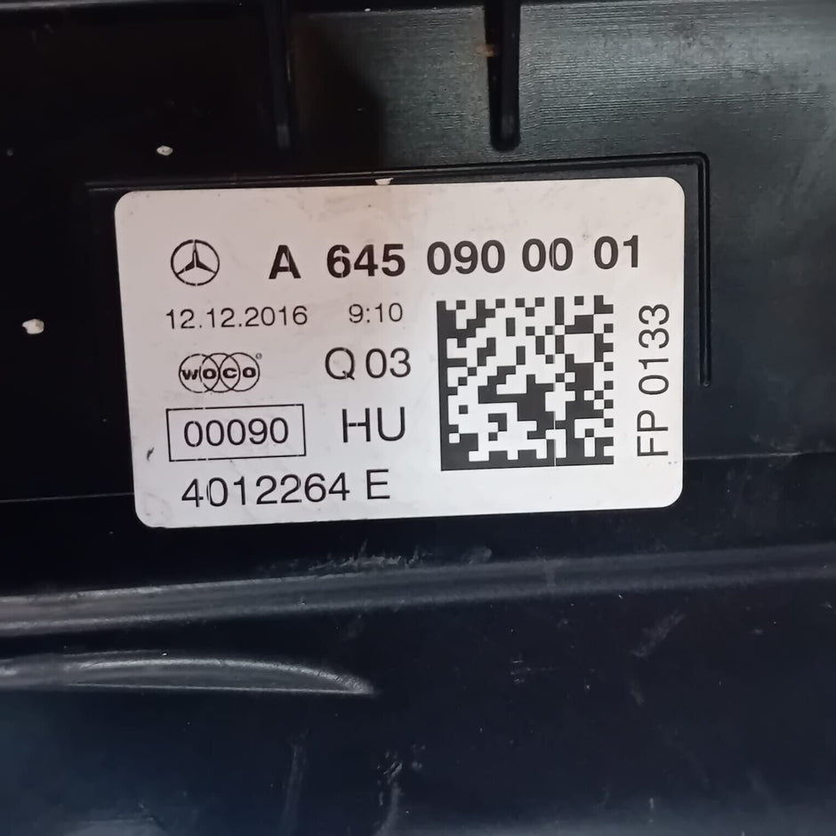 MERCEDES GLA CLASS X156 2013-2020 AIR FILTER BOX MASS SENSOR 2.1 D A6450900001