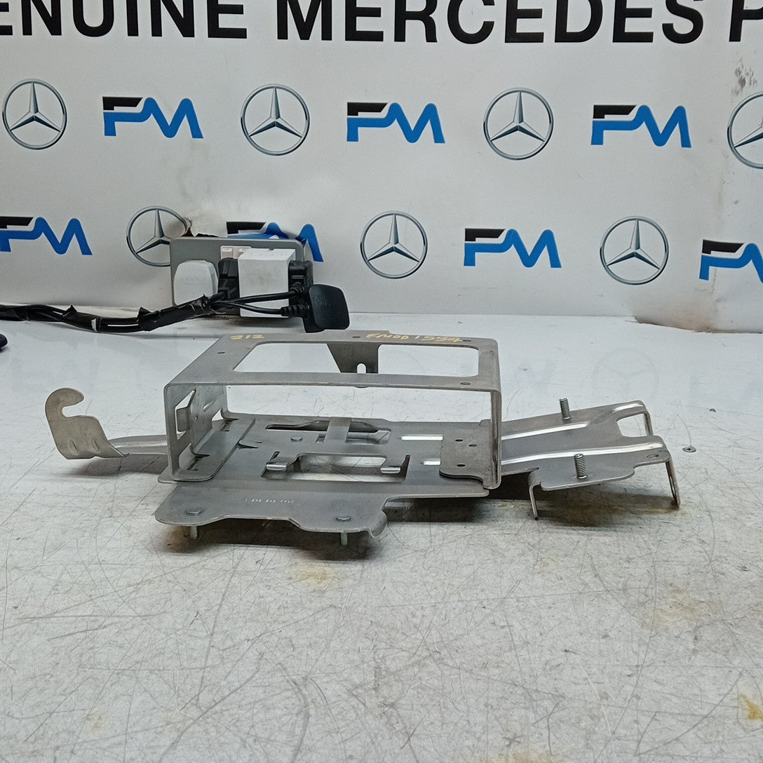 MERCEDES BENZ E-CLASS W212  2014-2021  RADIO TUNER BOX  A2125456140 FM001554