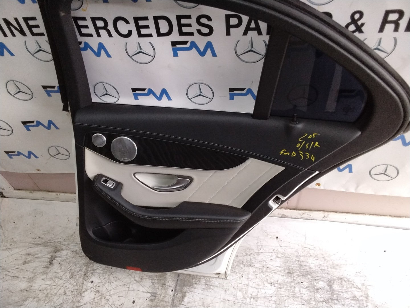 MERCEDES C-CLASS W205 SLN DRIVER REAR DOOR OSR WHITE 2014 ON COMPLETE FMD334