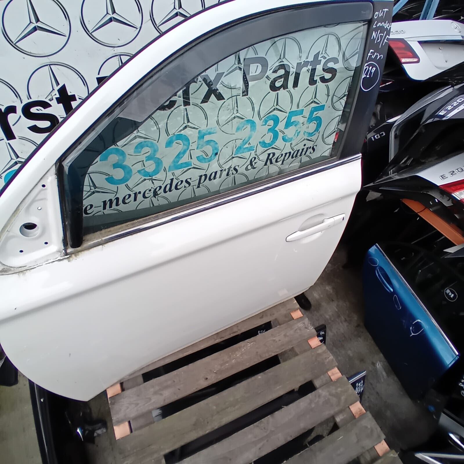 MITSUBISHI OUTLANDER PASSENGER SIDE FRONT DOOR ( NEAR SIDE FRONT )