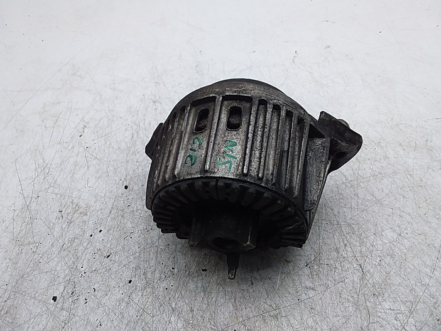 MERCEDES BENZ  E-CLASS  W212  ENGINE MOUNT LEFT NS A2122404117 FMR350