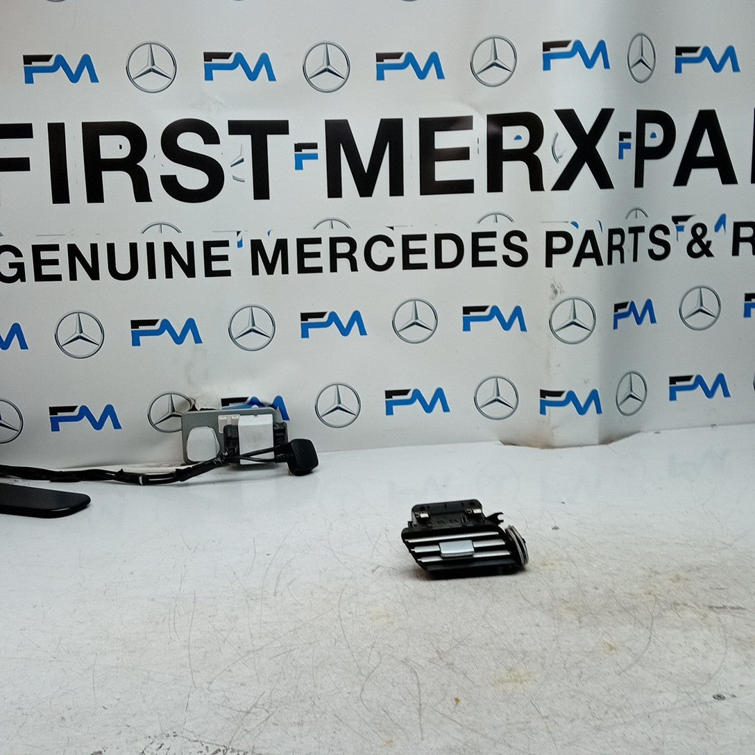 MERCEDES BENZ  E-CLASS W212 DASHBOARD  AIR VENT 2016 A21268303354 FM001546