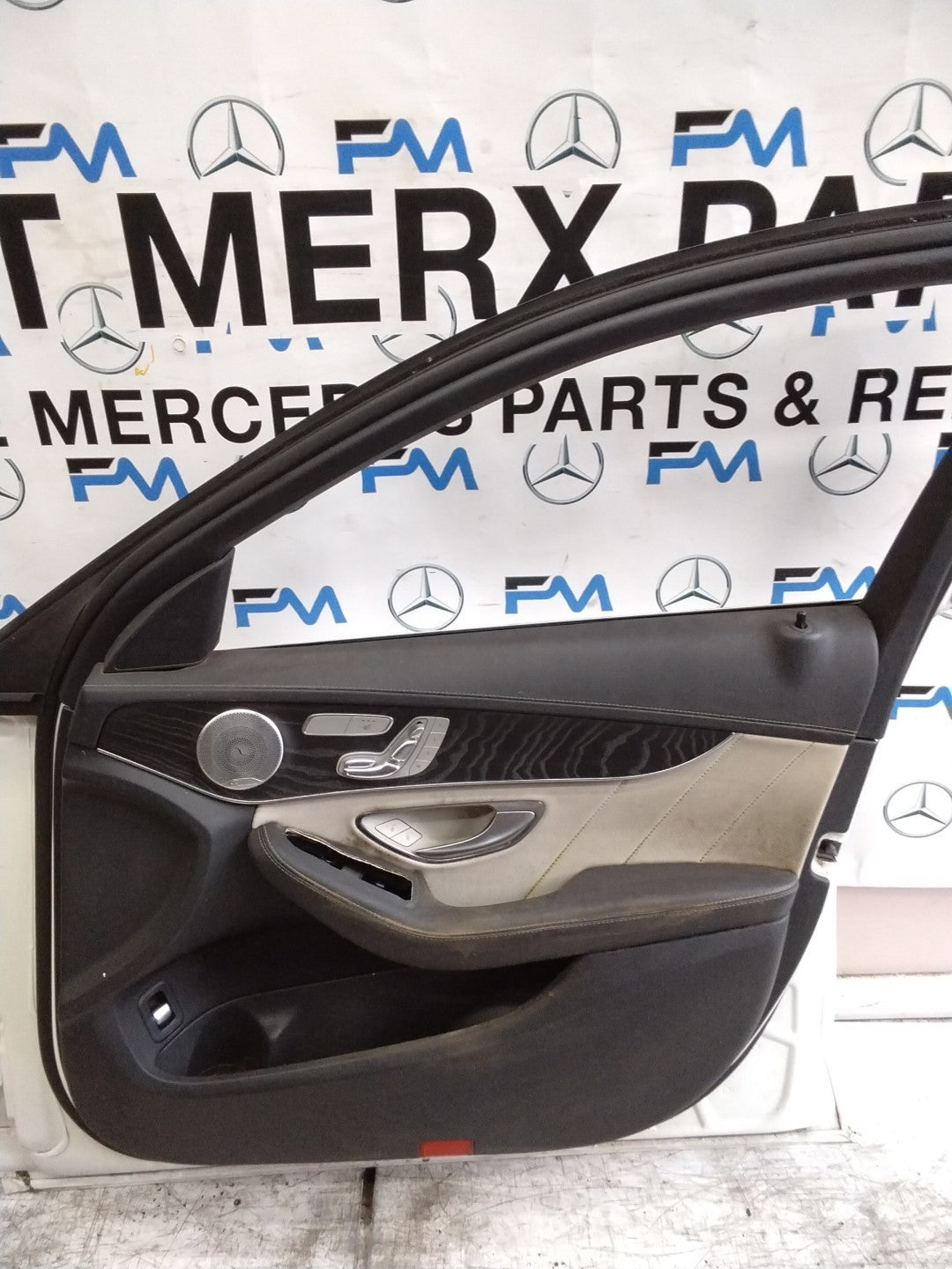 MERCEDES C-CLASS W205 SLN DRIVER FRONT DOOR OSF WHITE 2014 ON COMPLETE FMD329