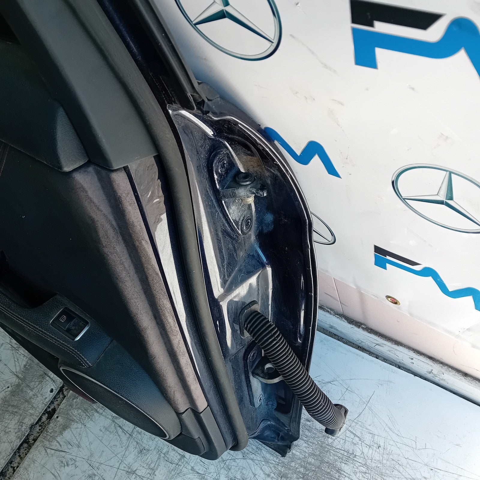 MERCEDES C-CLASS W204 SLN PASSENGER REAR DOOR NSR BLUE 2008-14 COMPLETE FMD462