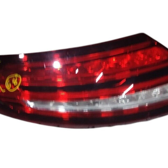GENUINE MERCEDES C CLASS W205 COUPE REAR LED OUTER PASSENGER A2059063105 FM68