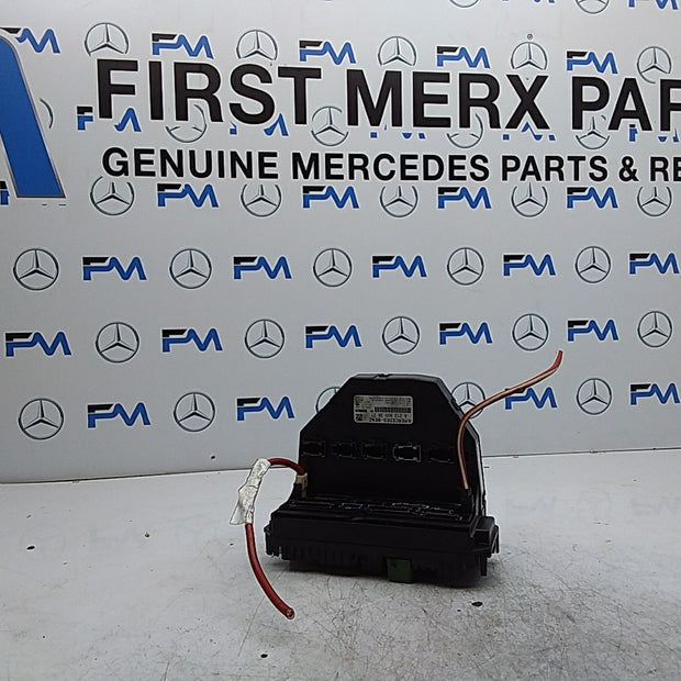 MERCEDES BENZ  E-CLASS W212  FUSE BOX A2129002627 FMR478