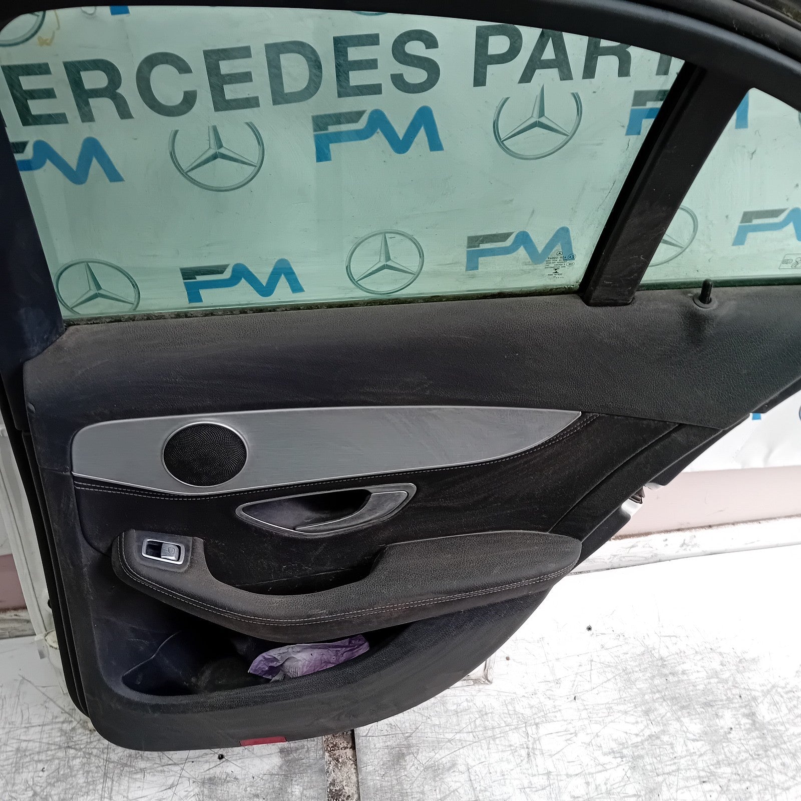 MERCEDES C-CLASS W205 DRIVER REAR DOOR OSR WHITE 2014 ON COMPLETE FMD446