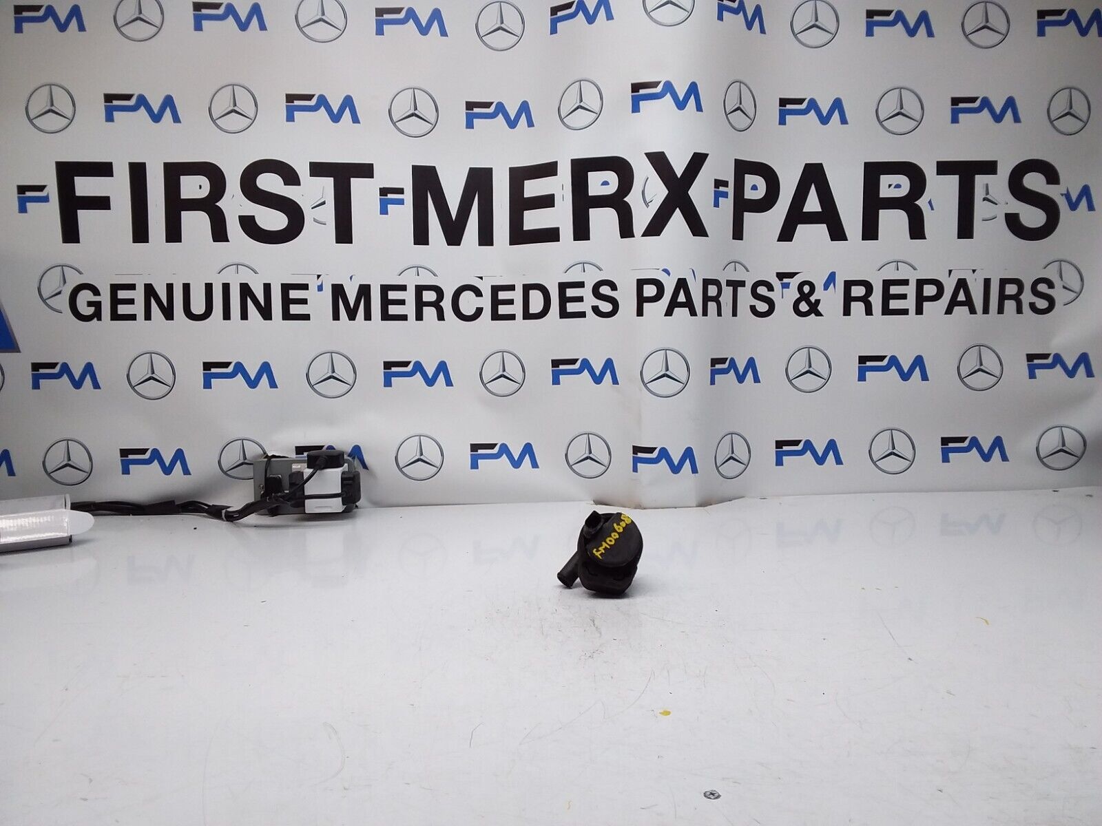 Mercedes E-CLASS W211 ELECTRIC COOLANT WATER PUMP A2118350028 FM00608