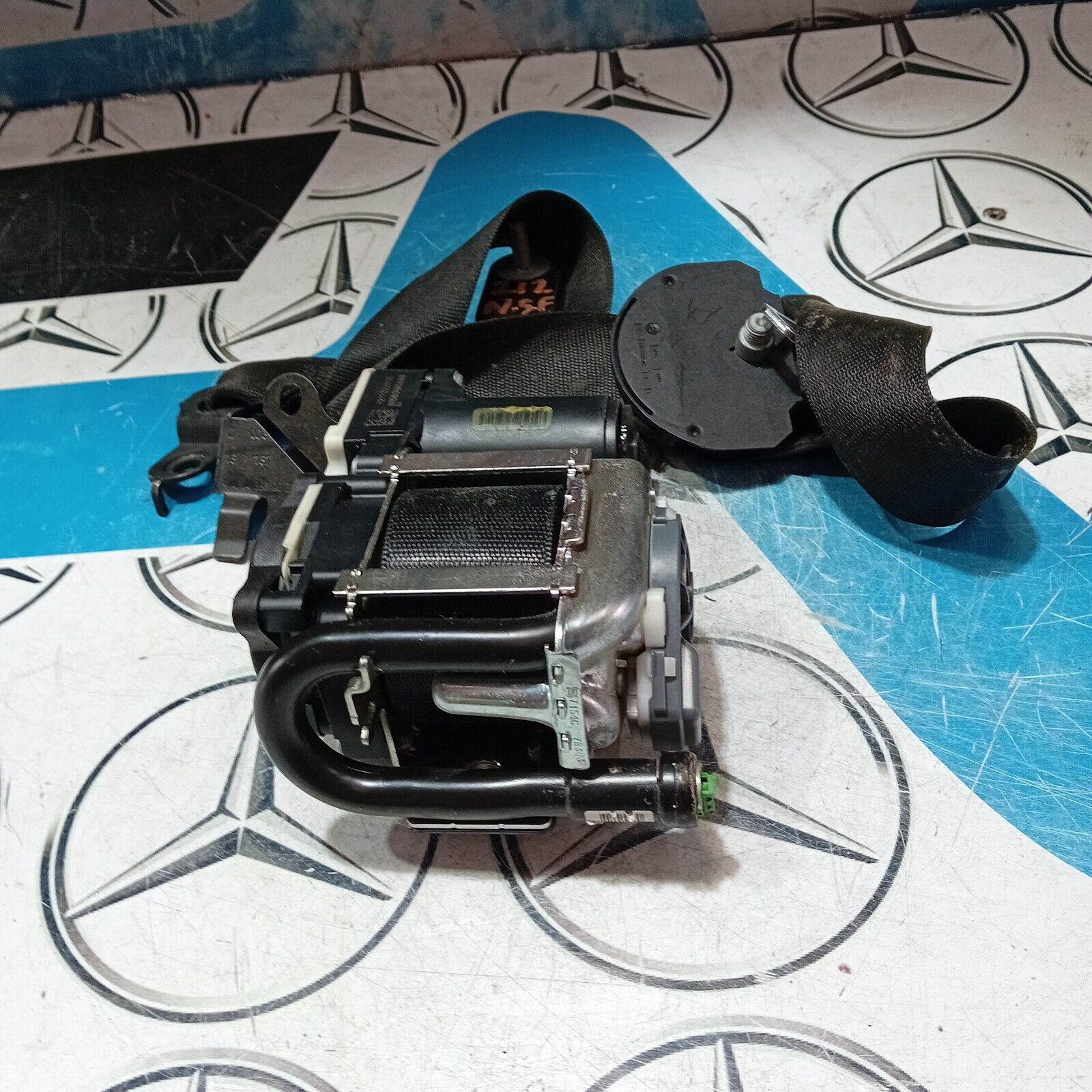 MERCEDES E CLASS SEAT BELT FRONT LEFT PASSENGER SIDE NEARSIDE W212 2009/2016