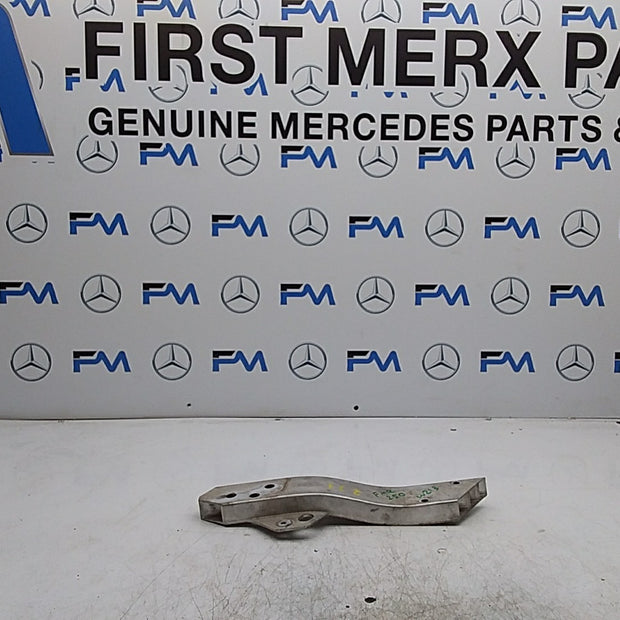 MERCEDES E-CLS W213 RADIATOR SUPPORT BRACKET RIGHT FMR250