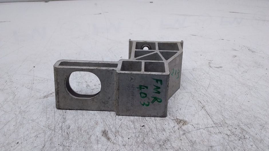 MERCEDES BENZ  E-CLASS  RADIATOR MOUNTING BRACKET RIGHT SIDE A2135010720 FMR403