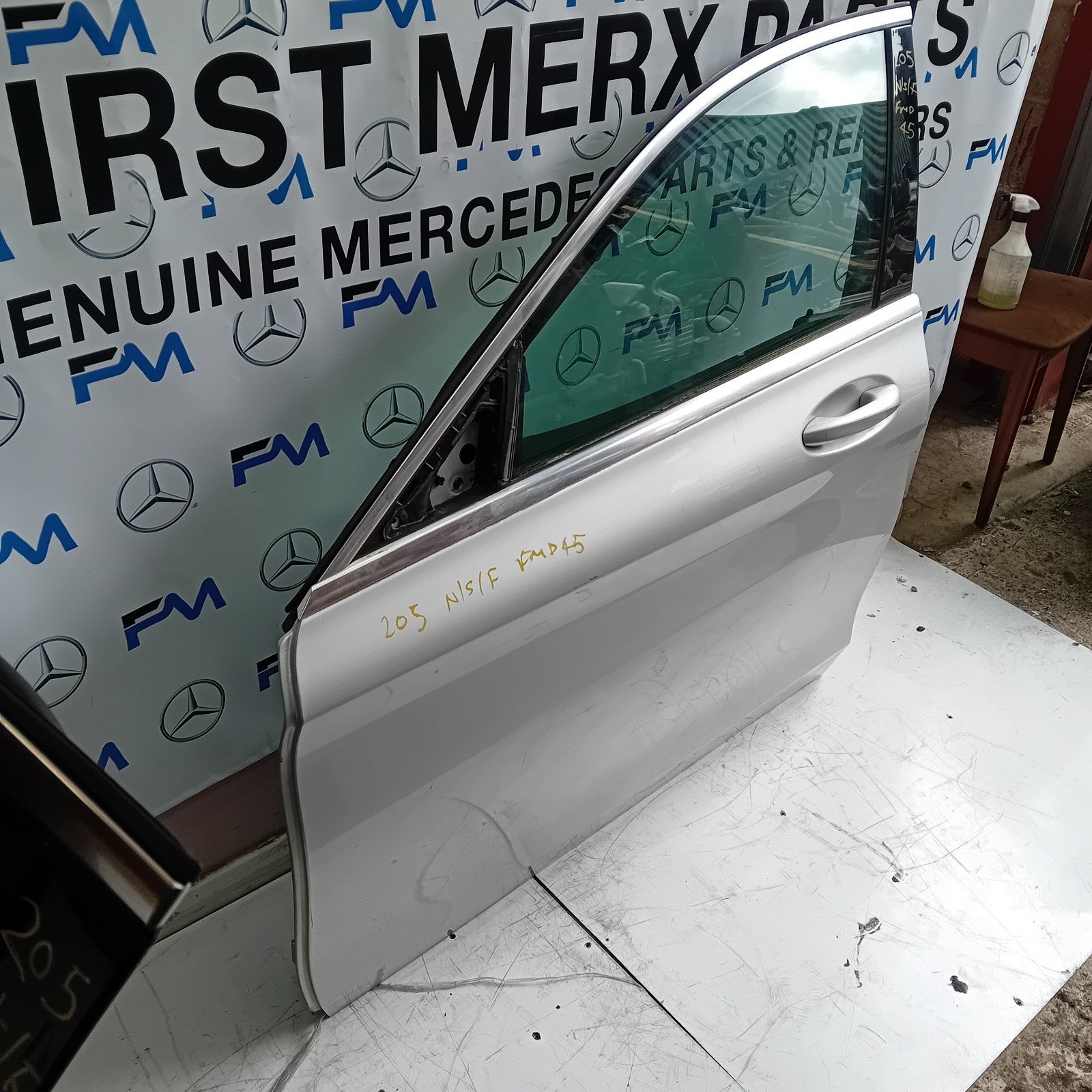 MERCEDES BENZ C-CLASS W205 PASSENGER SIDE FRONT DOOR N/S/F COMPLETE SILVER FMD45