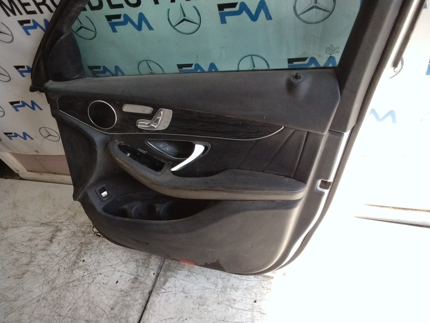 MERCEDES BENZ GLC W253  DRIVER FRONT DOOR OSF WHITE 2016-2023 COMPLETE FMD313