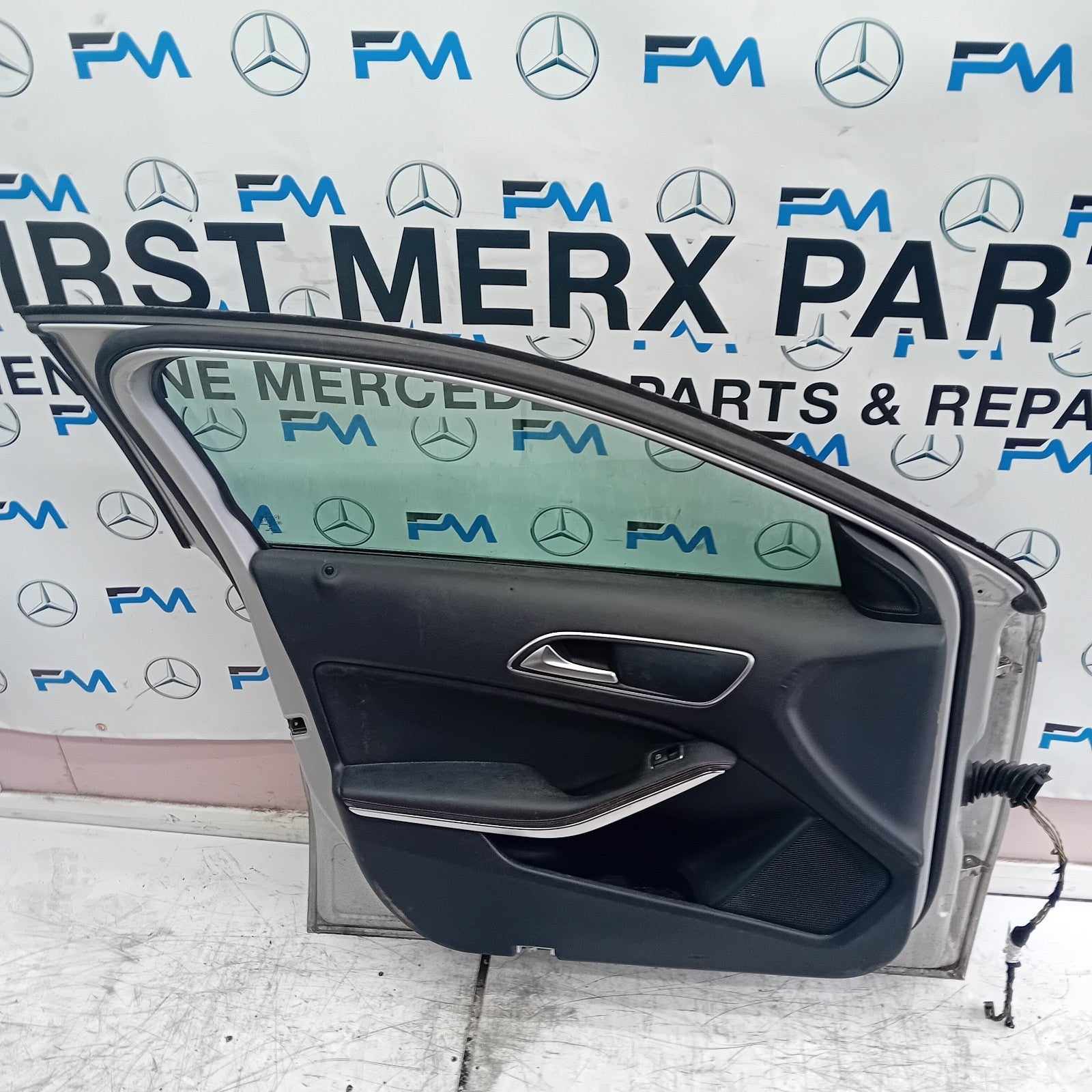 MERCEDES A-CLASS W176 PASSENGER FRONT DOOR N/S/F SILVER 2012-18 COMPLETE FMD157