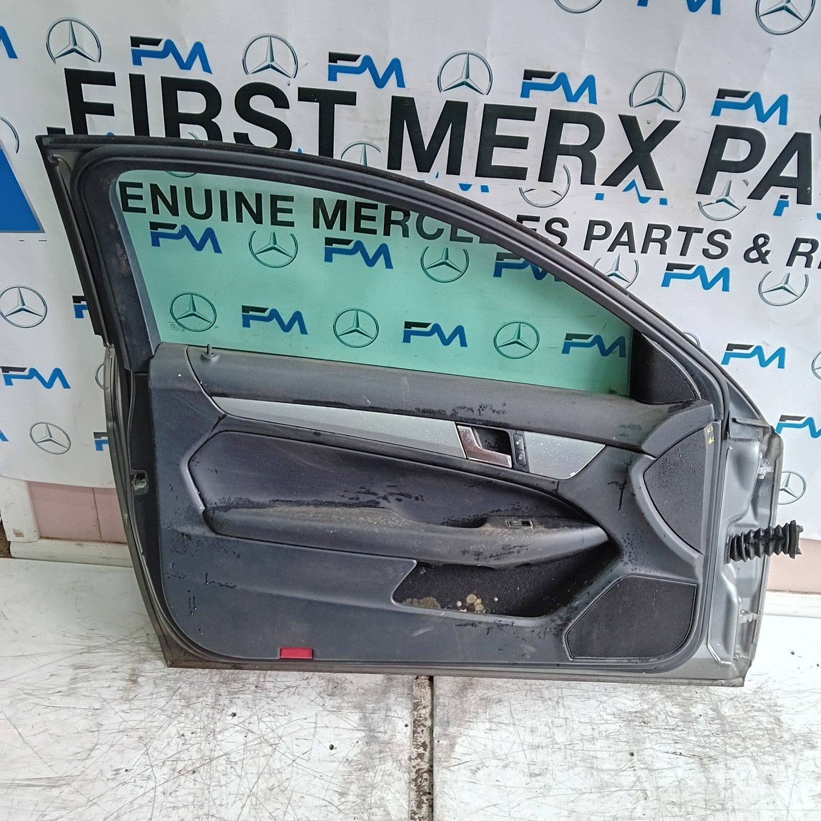 MERCEDES C-CLASS W204 PASSENGER FRONT DOOR NSF 2009-2014 GREY COMPLETE FMD406