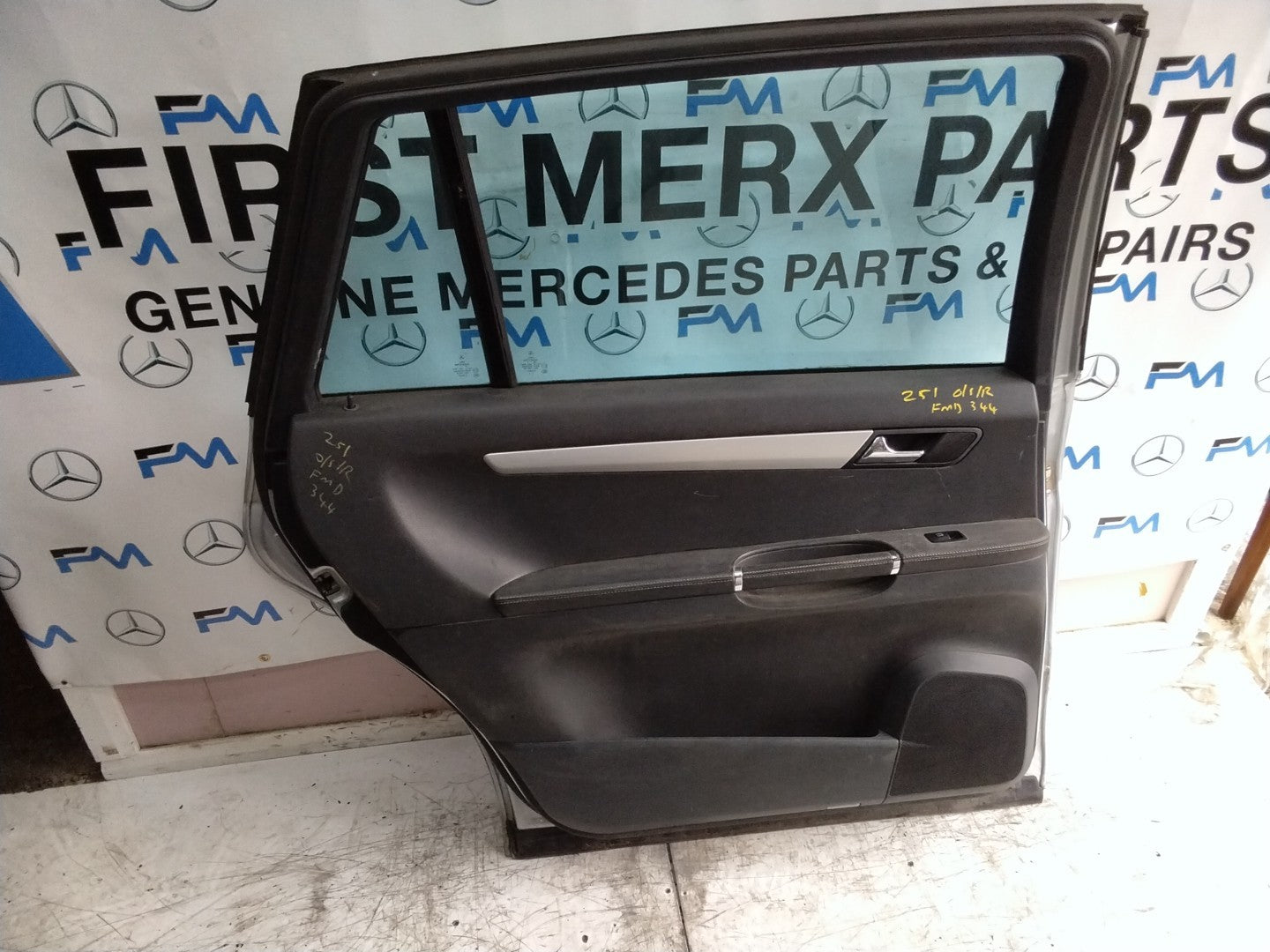 MERCEDES R-CLASS W251 PASSENGER REAR DOOR NSR SILVER 2005-12 COMPLETE FMD344