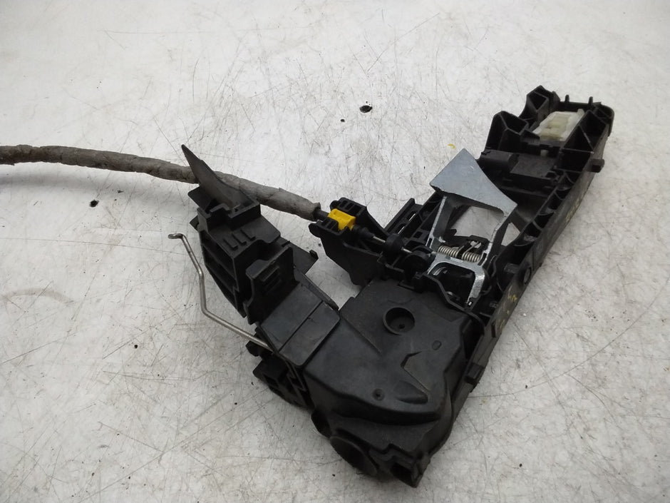 MERCEDES MERCEDES C-CLASS W205 FRONT RIGHT DOOR HANDLE BRACKET A0997604600 FMR40