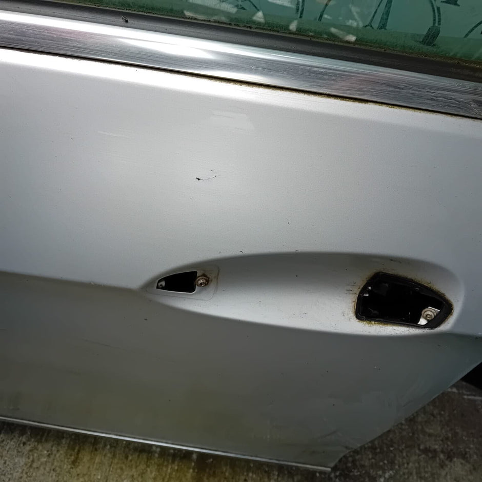 MERCEDES BENZ E-CLASS  W212  PASSENGER SIDE FRONT DOOR ( NEAR SIDE FRONT )
