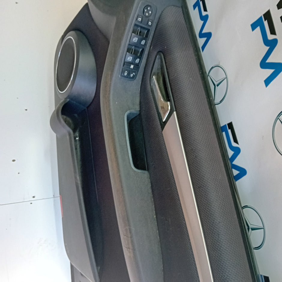 MERCEDES BENZ B-CLASS  W245  DRIVER SIDE FRONT DOOR ( OFF SIDE FRONT ) FM01