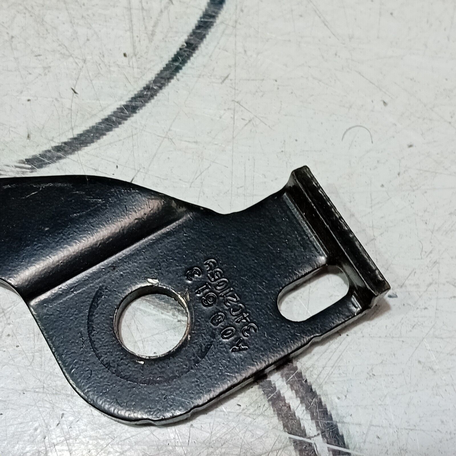 2009/2016  MERCEDES BENZ W212 E CLASS REAR MIDDLE CENTRE SEAT BELT A2128605785