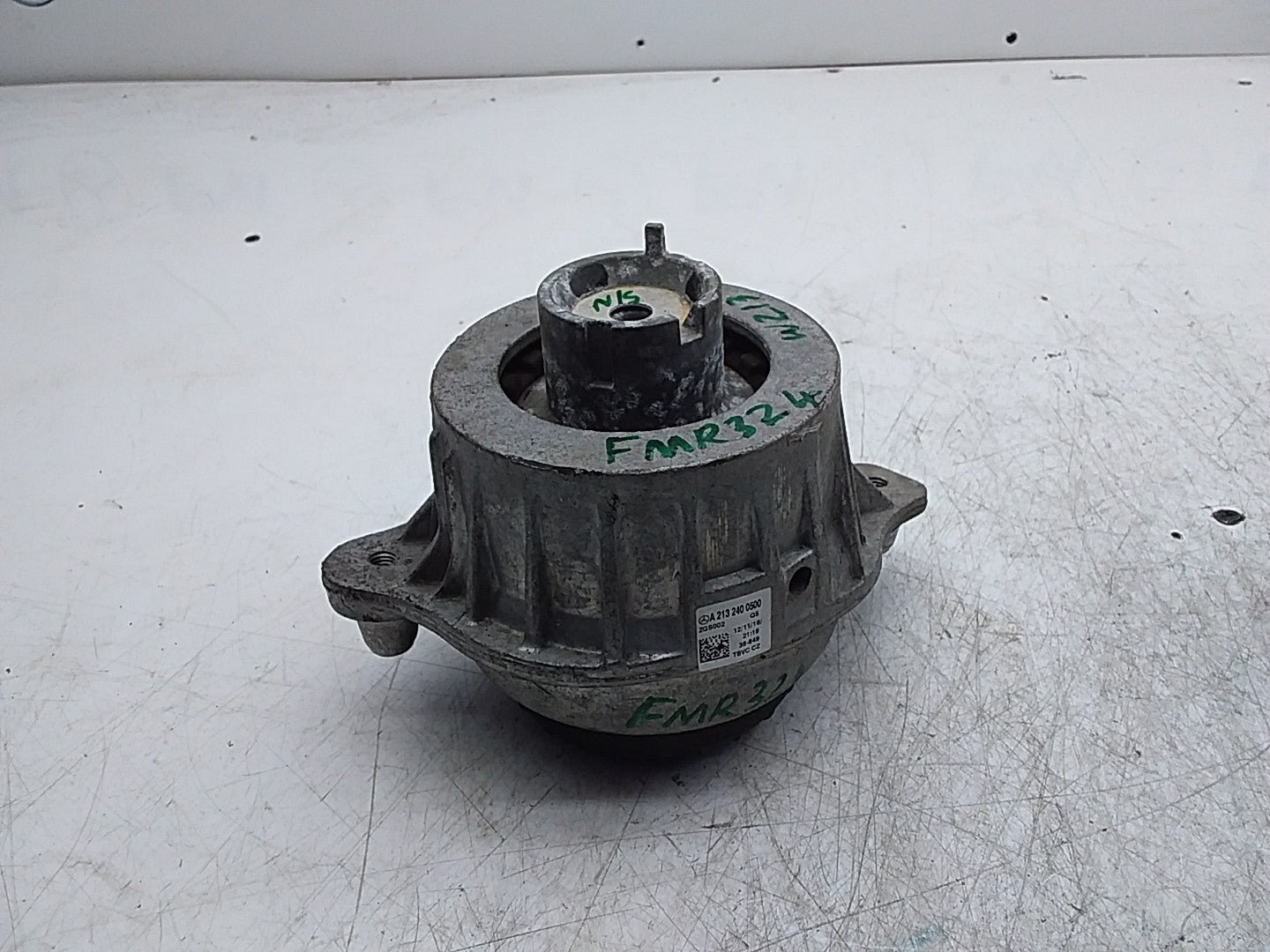 MERCEDES BENZ  E-CLASS W213  ENGINE MOUNT LEFT NS A2132400500 FMR324