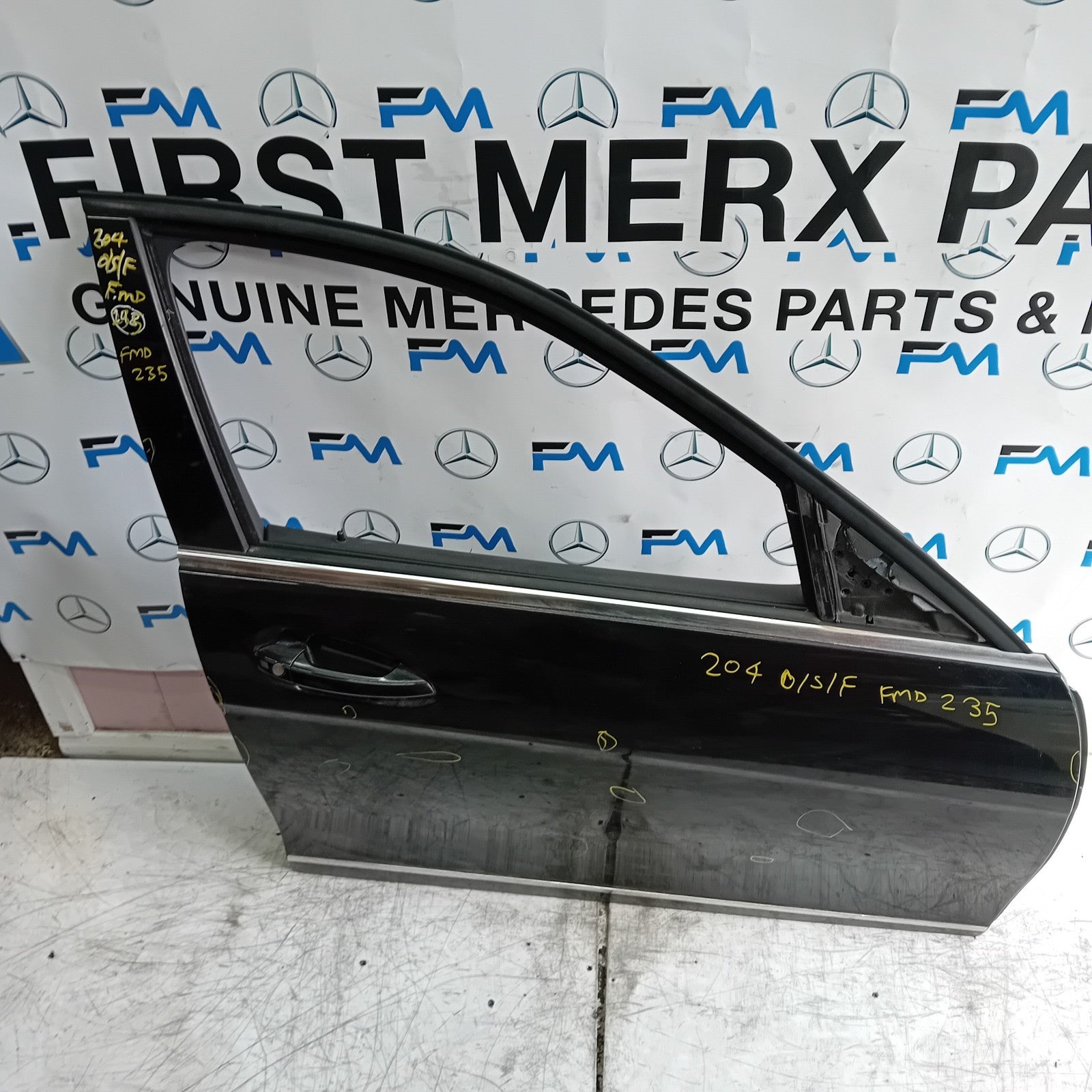 MERCEDES BENZ C-CLASS W204  DRIVER FRONT DOOR OSF BLACK 2009-14 COMPLETE FMD235