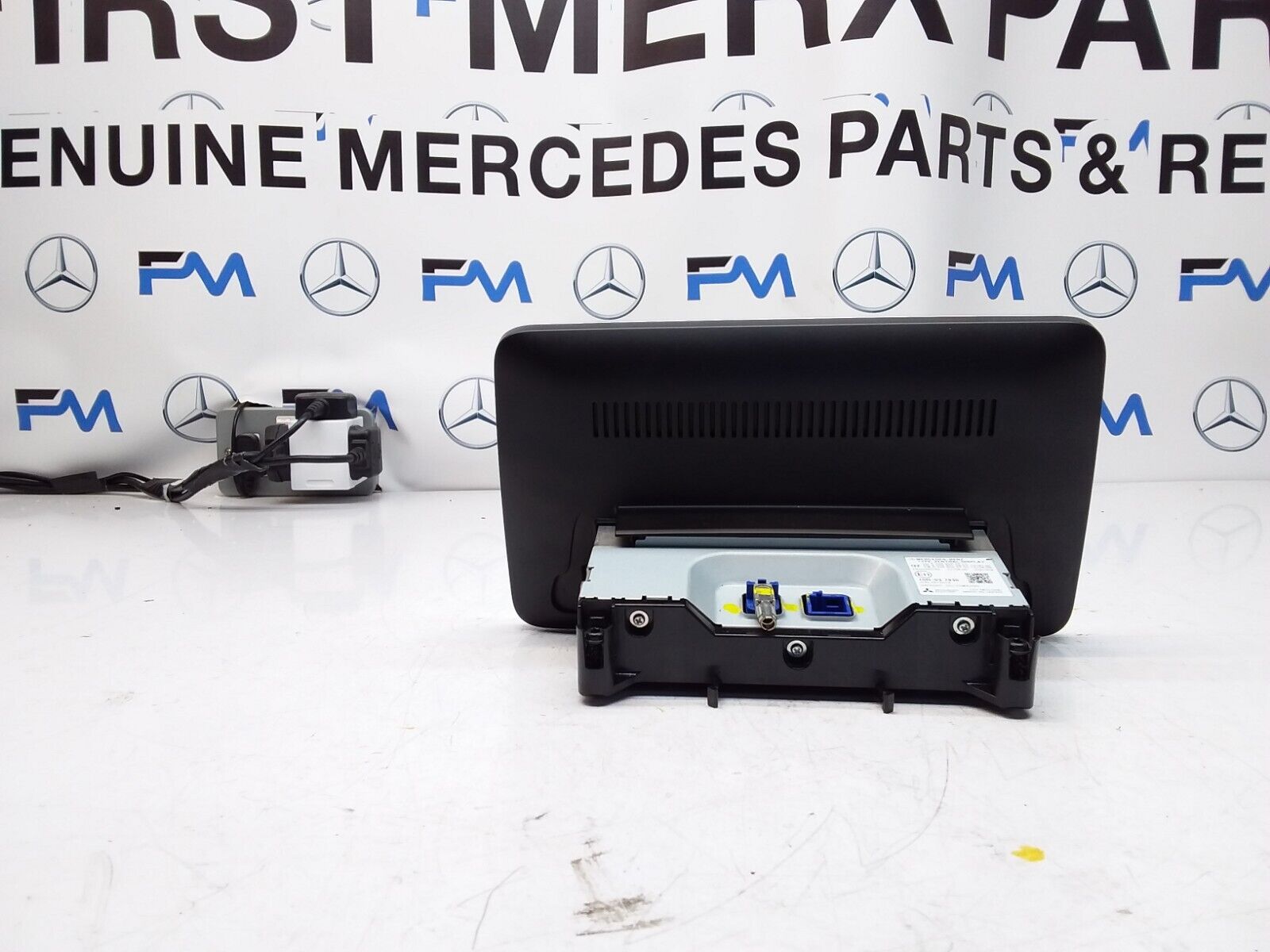 MERCEDES C-CLASS W205 2014 SAT NAV MULTIMEDIA SCREEN A2059002211 FM00682
