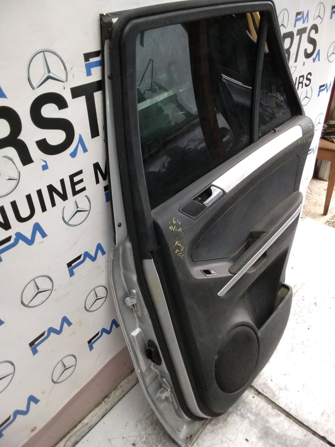 MERCEDES M-CLASS W164  DRIVER REAR DOOR OSR SILVER 2005-11 COMPLETE FMD566