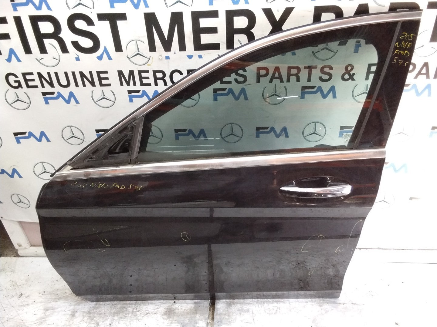 MERCEDES C-CLS W205 SLN PASSENGER FRONTDOOR NSF BLACK 2014-2021 COMPLETE FMD575