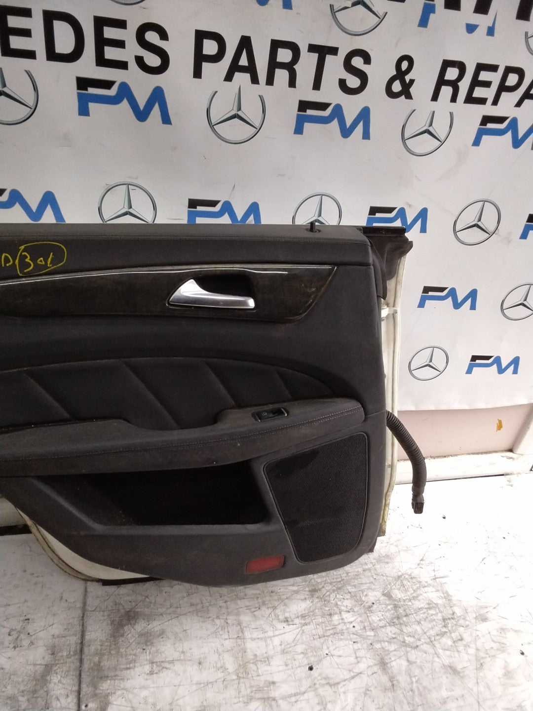 MERCEDES CLS W218  COUPE PASSENGER REAR DOOR NSR WHITE 2011-17 COMPLETE FMD301