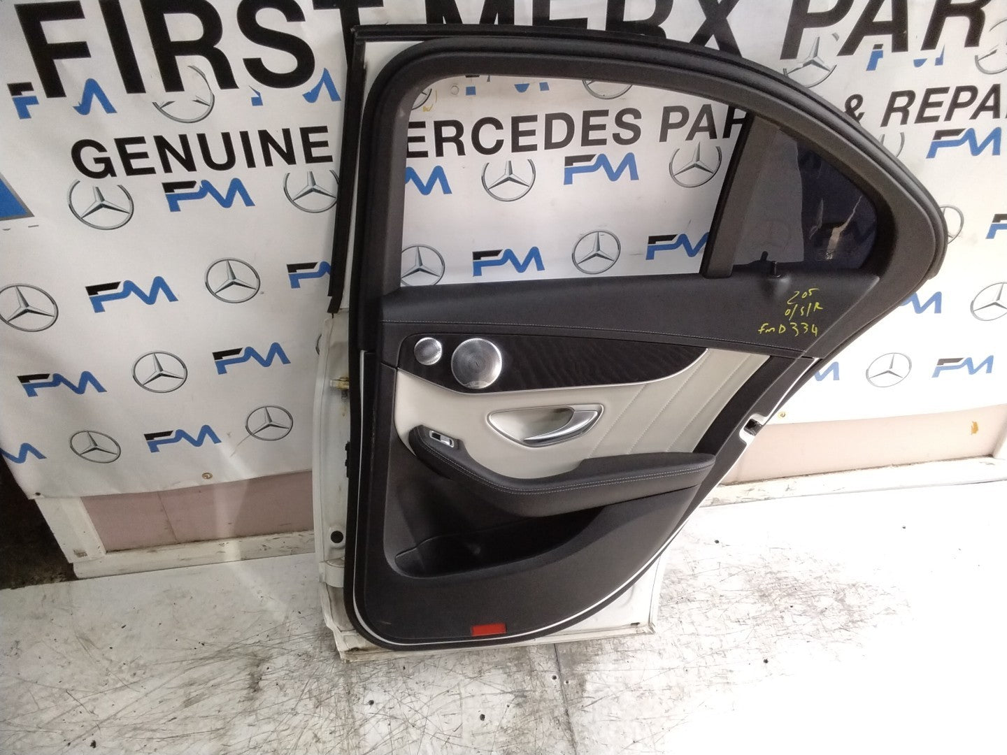 MERCEDES C-CLASS W205 SLN DRIVER REAR DOOR OSR WHITE 2014 ON COMPLETE FMD334