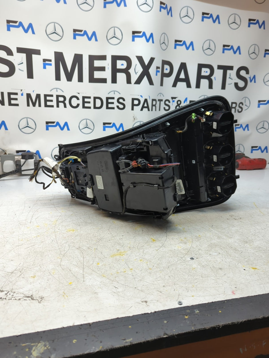  MERCEDES E-CLASS W205 CENTRE CONSOLE + 3 AIR VENT A2054402032 FM001404