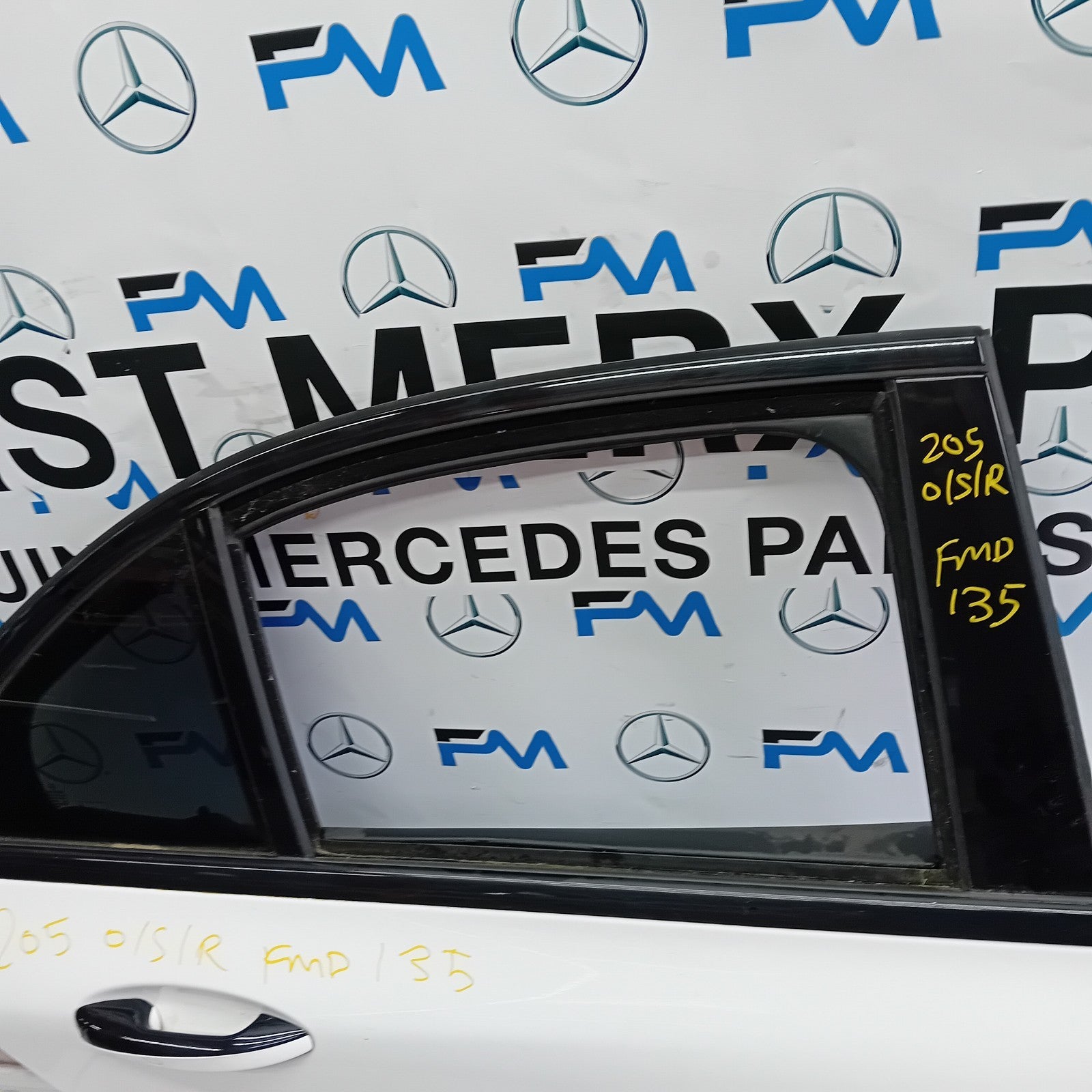 MERCEDES BENZ  C-CLASS W205 DRIVER SIDE REAR DOOR O/S/R WHITE COMPLETE FMD135